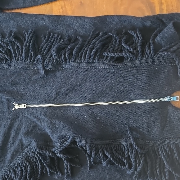 NWT Soft Surroundings Black Wool Blend V-Neck Sweater with Fringe Size Medium - Picture 9 of 12